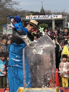 氷彫刻実演ショー